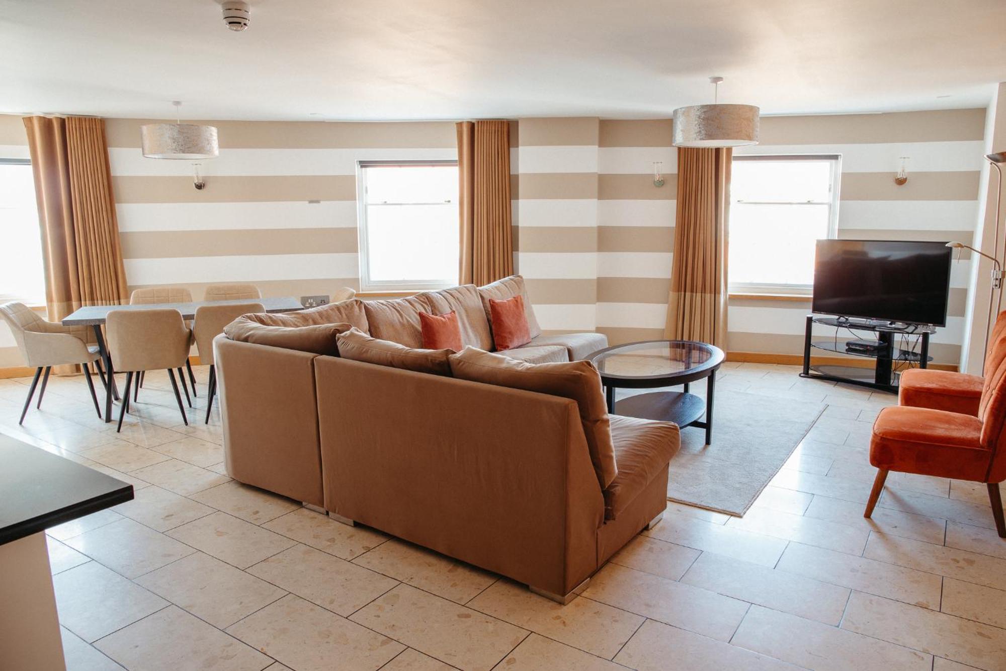 Large Superior 2 Bedroom Apartment