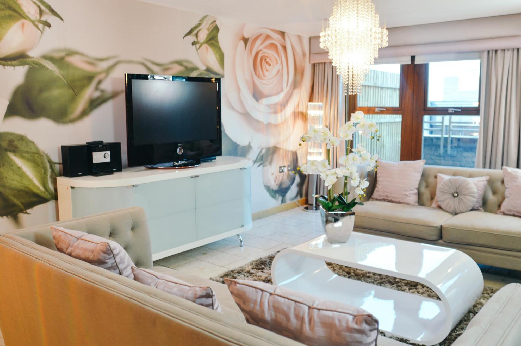 Executive Penthouse Apartment,339300565:JPEG